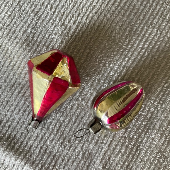 2 red & gold vintage glass ornaments - Picture 3 of 7